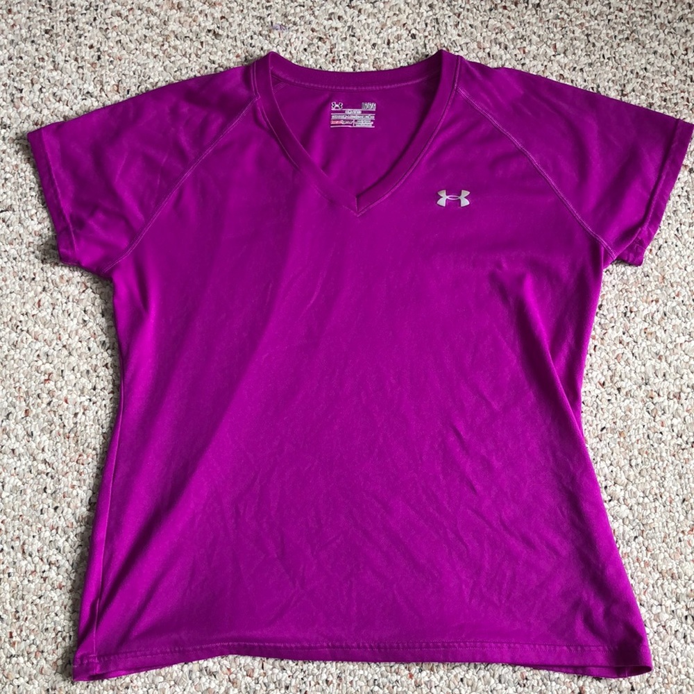 Woman’s under armor tee shirt (large)